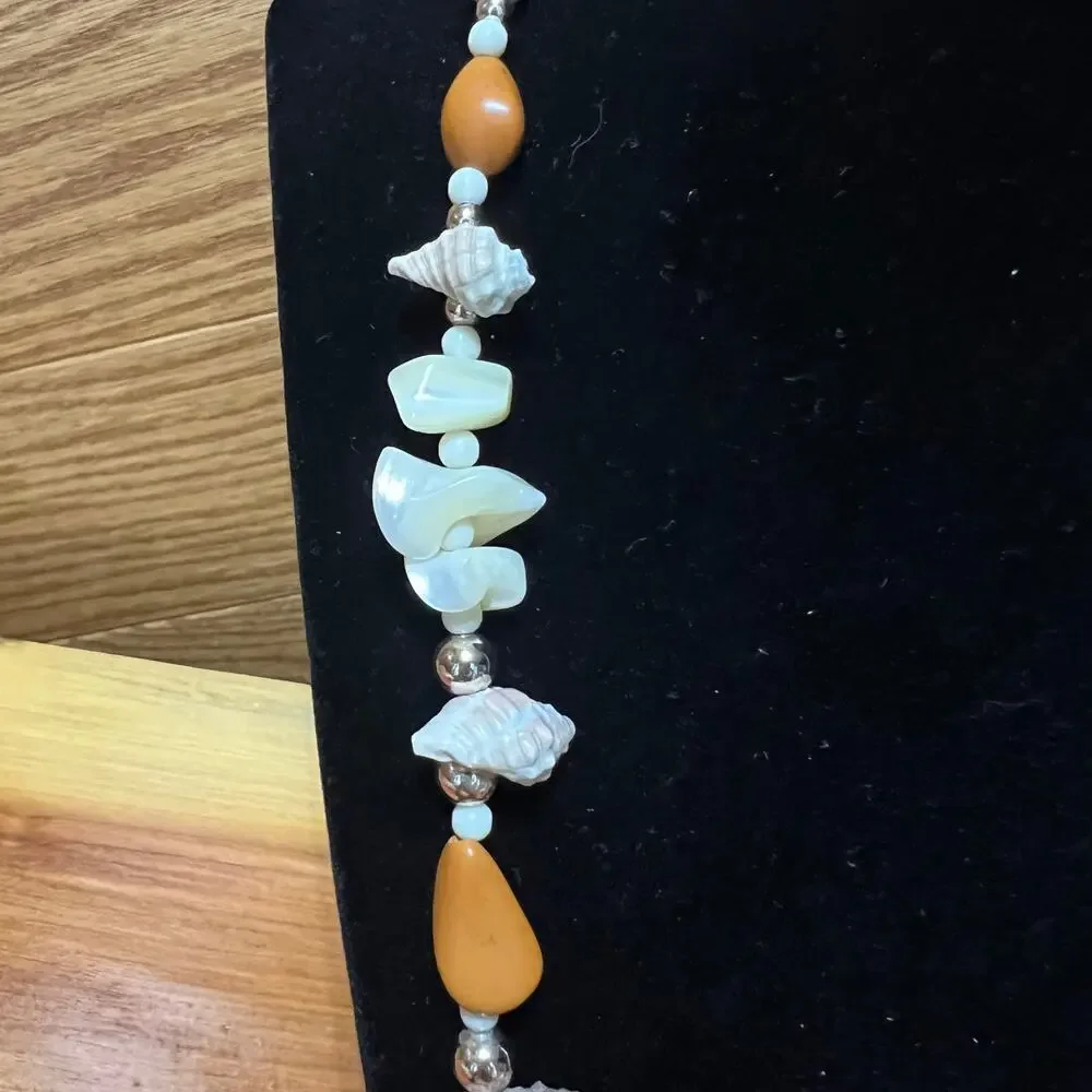 Vintage Unique Puka Seashell Beaded Necklace Handcrafted Screw Clasp MCM‎
